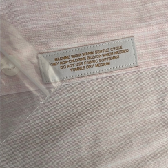 Roundtree & Yorke Pink Dress Shirt with Subtle Pattern - Picture 6 of 9